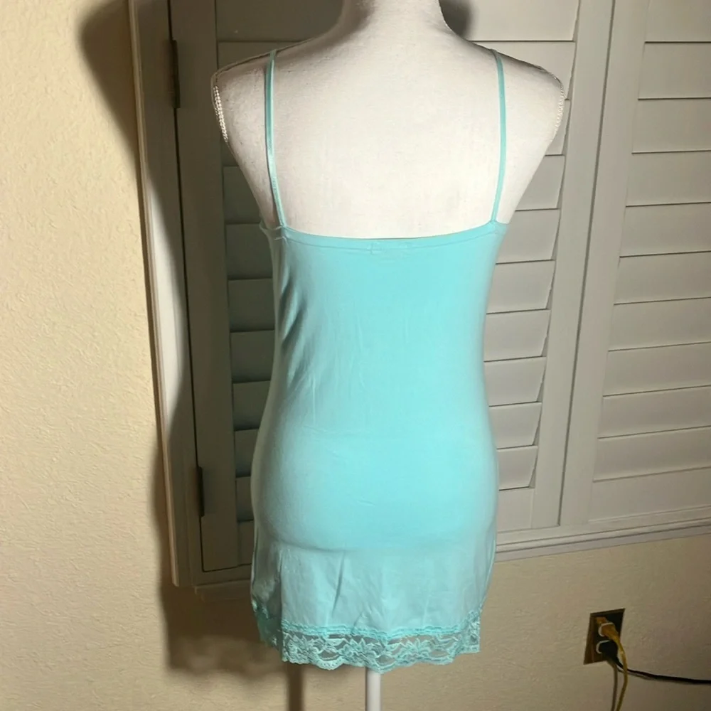 🩵🤍Zenana Outfitters Lt Aqua Blue Stretchy Cotton/Spandex Long Tank W/Lace Sz L